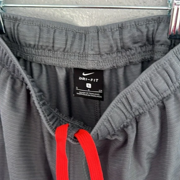 Youth, small Nike dri fit athletic shorts - Picture 4 of 4